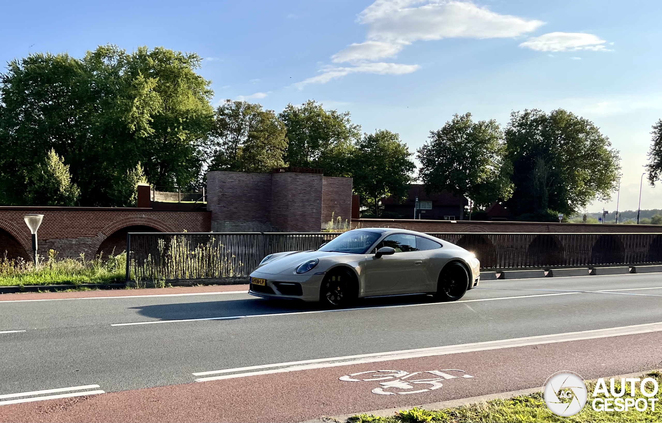 Porsche 992 Carrera 4S