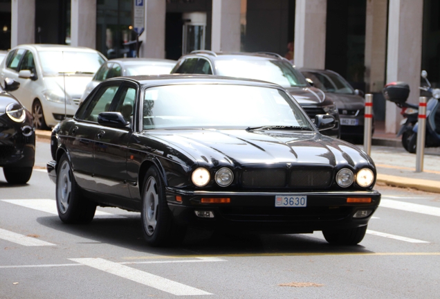 Jaguar XJR