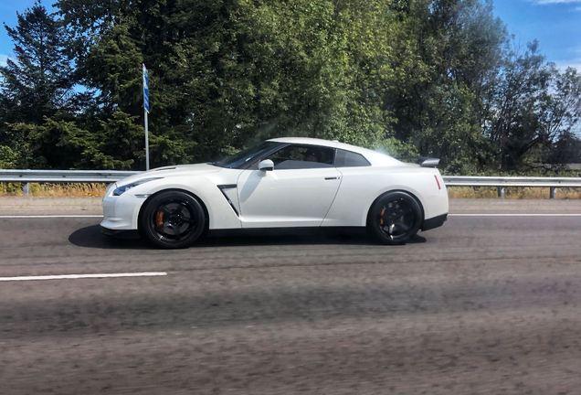 Nissan GT-R 2011