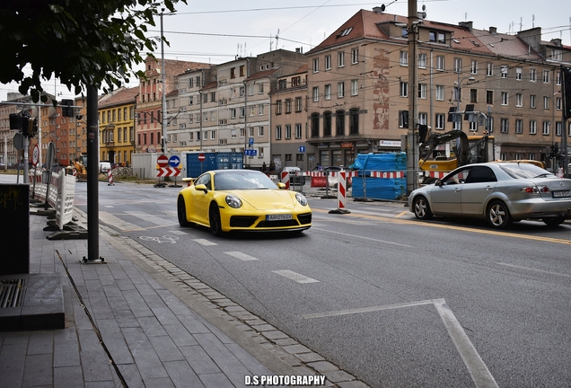 Porsche 992 Carrera 4 GTS