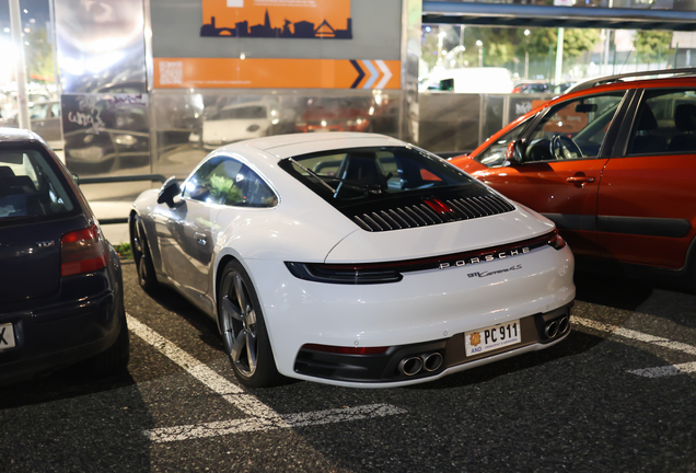 Porsche 992 Carrera 4S