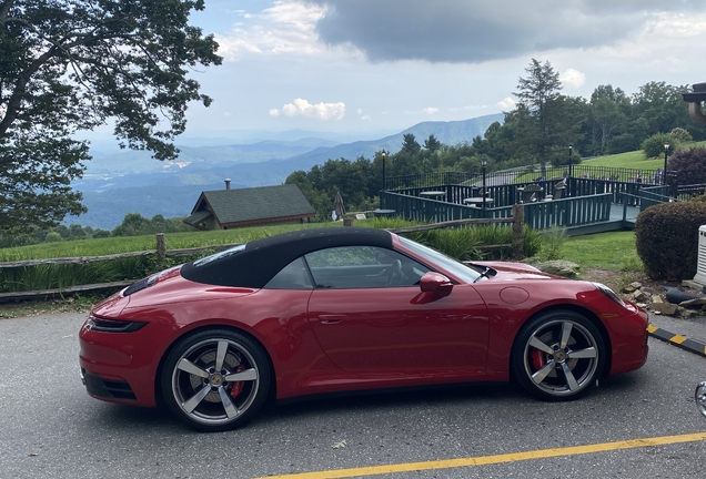 Porsche 992 Carrera 4S Cabriolet