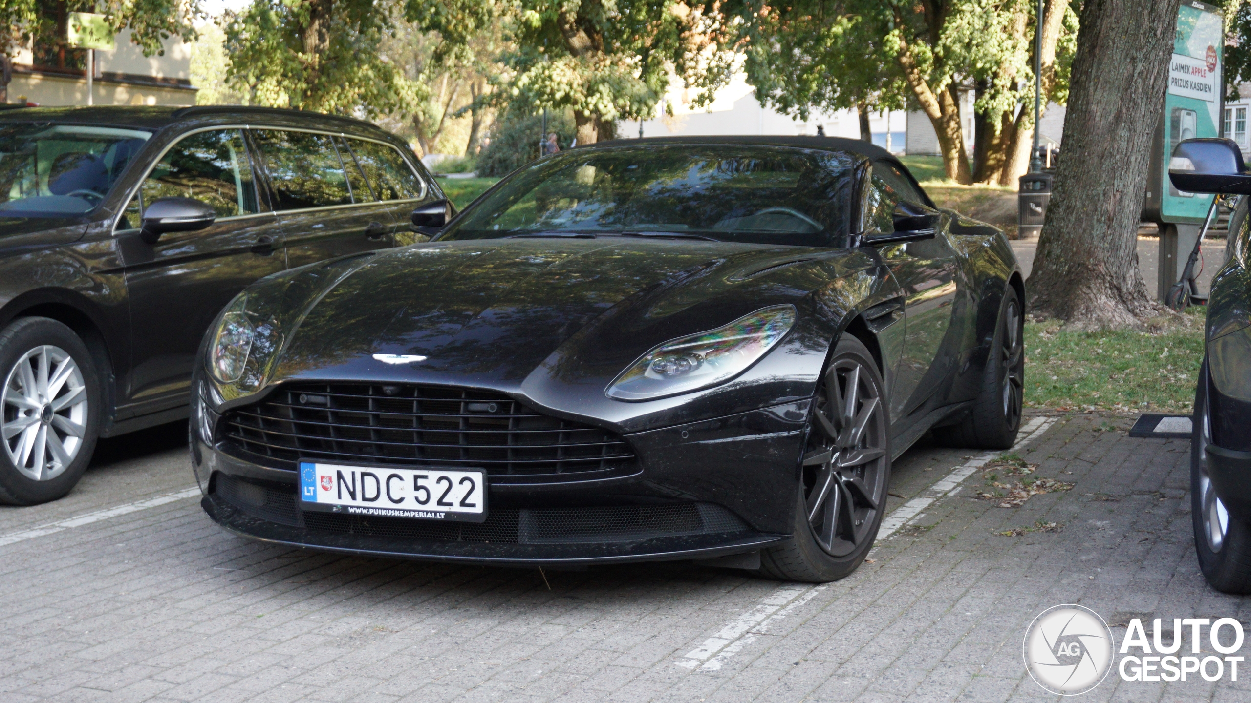 Aston Martin DB11 V8 Volante