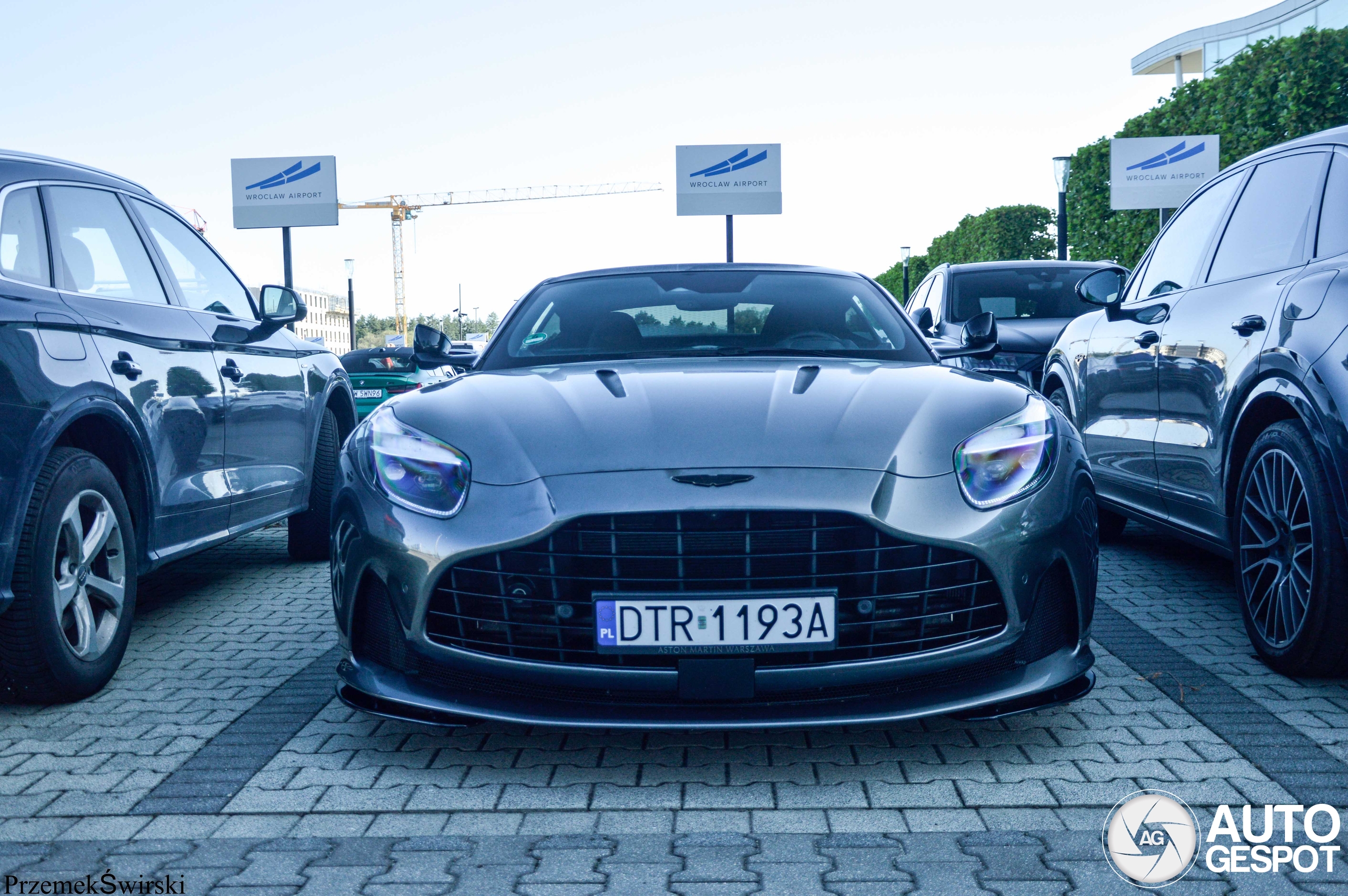 Aston Martin DB12