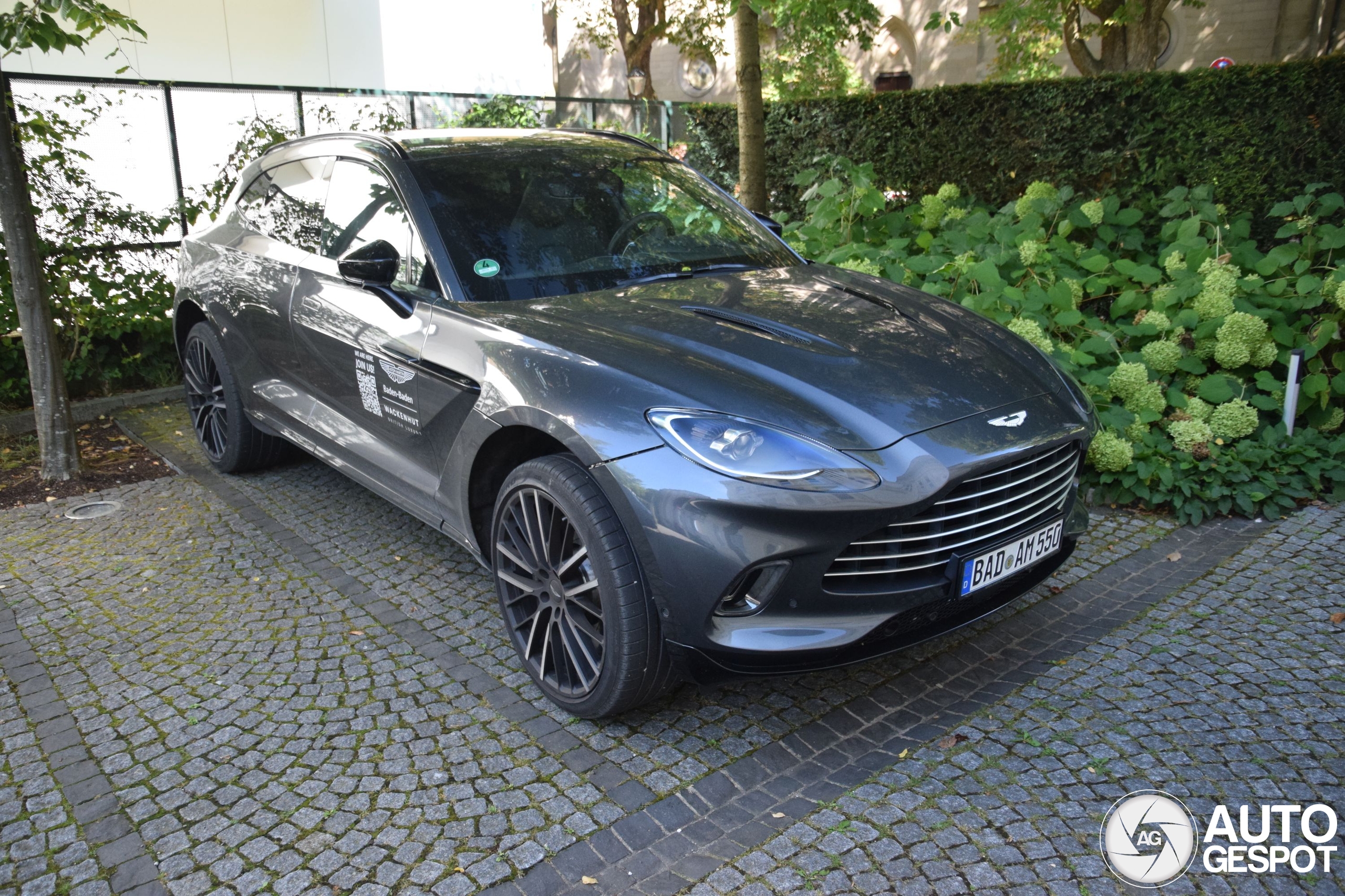 Aston Martin DBX