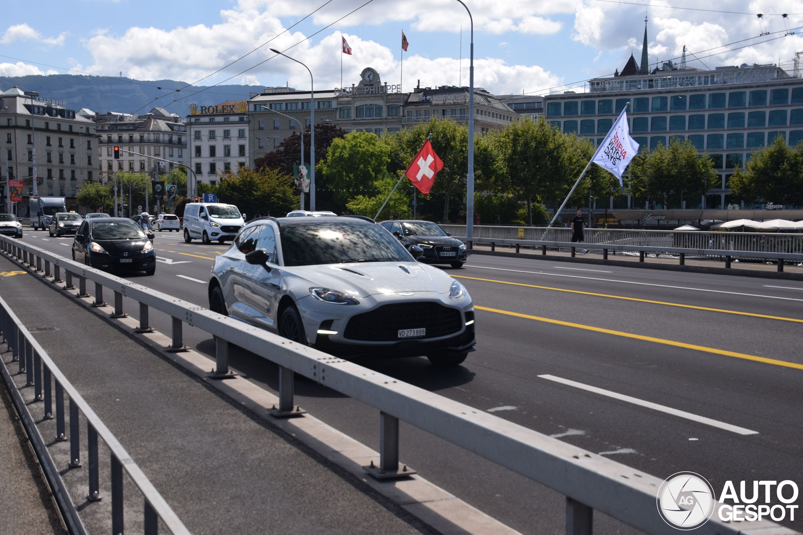 Aston Martin DBX707