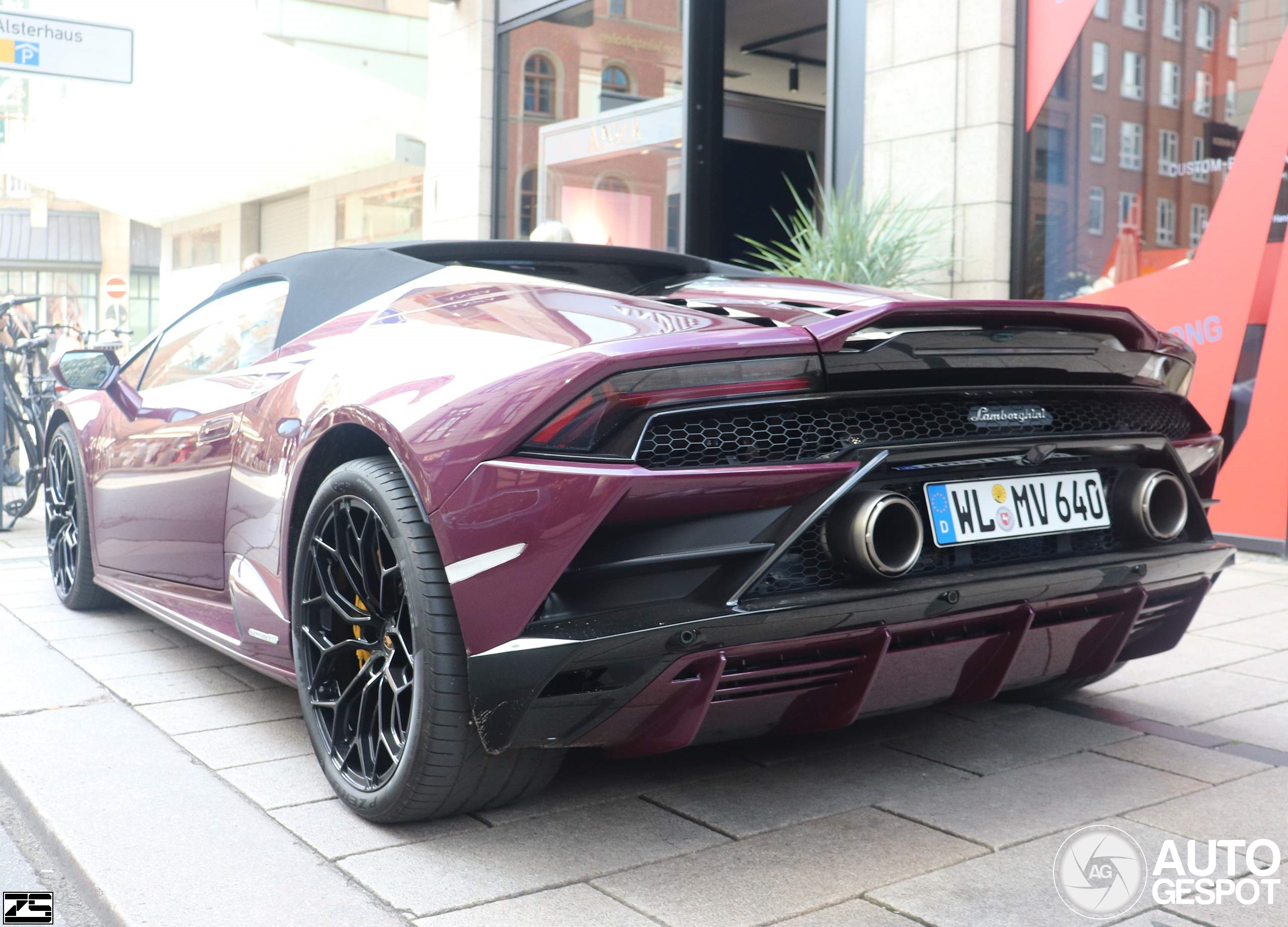 Lamborghini Huracán LP640-4 EVO Spyder