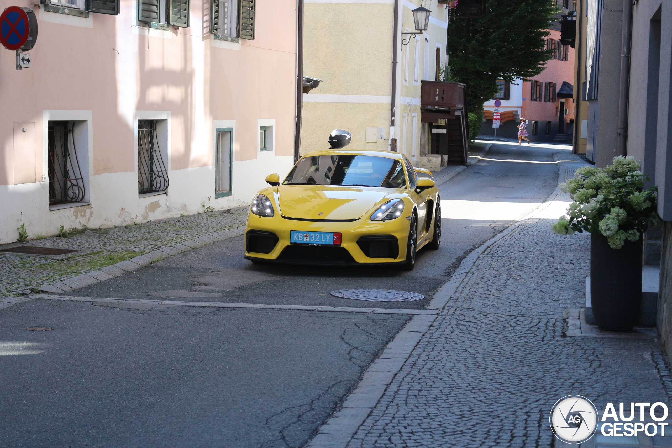 Porsche 718 Cayman GT4