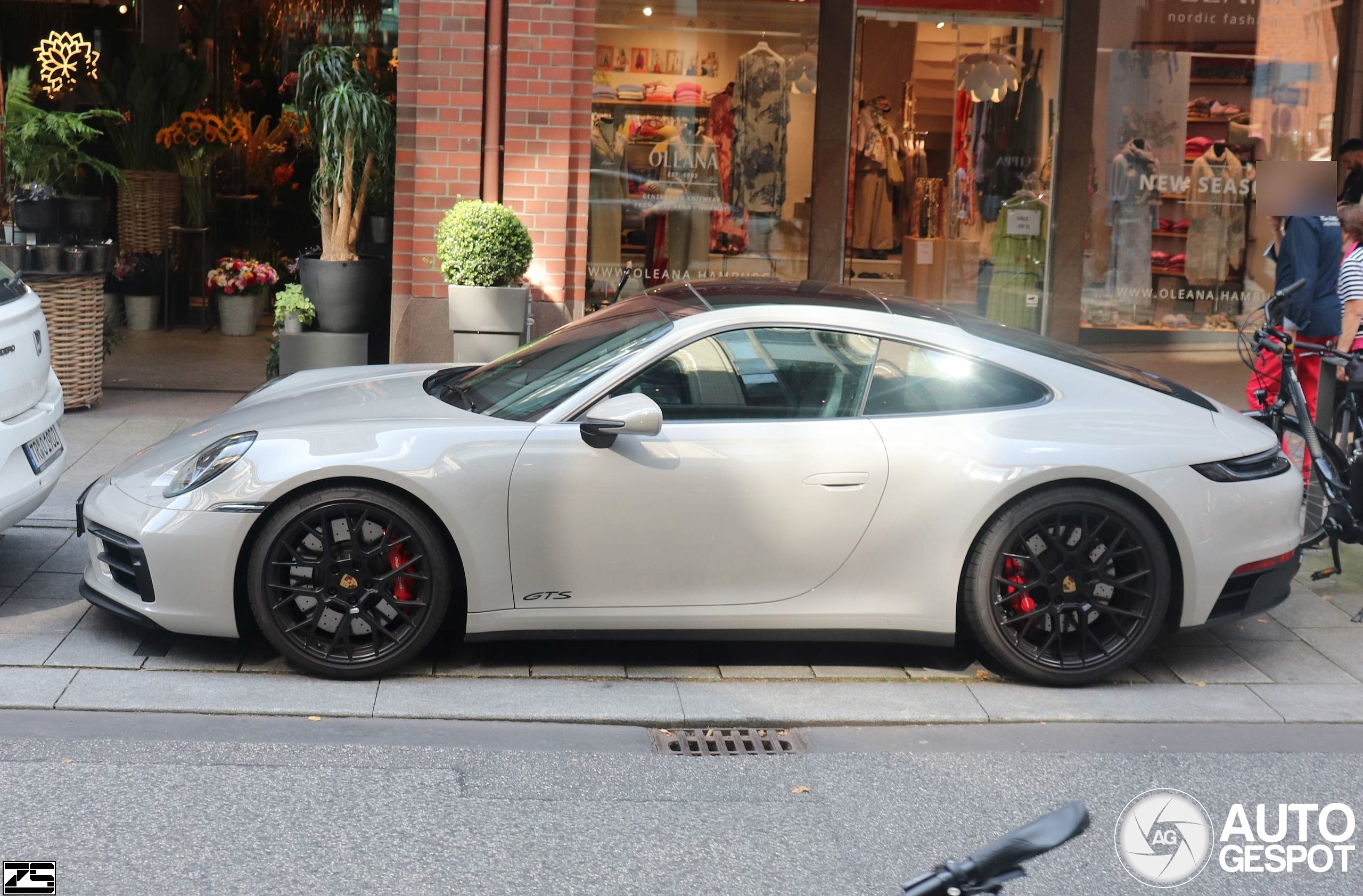 Porsche 992 Carrera 4 GTS