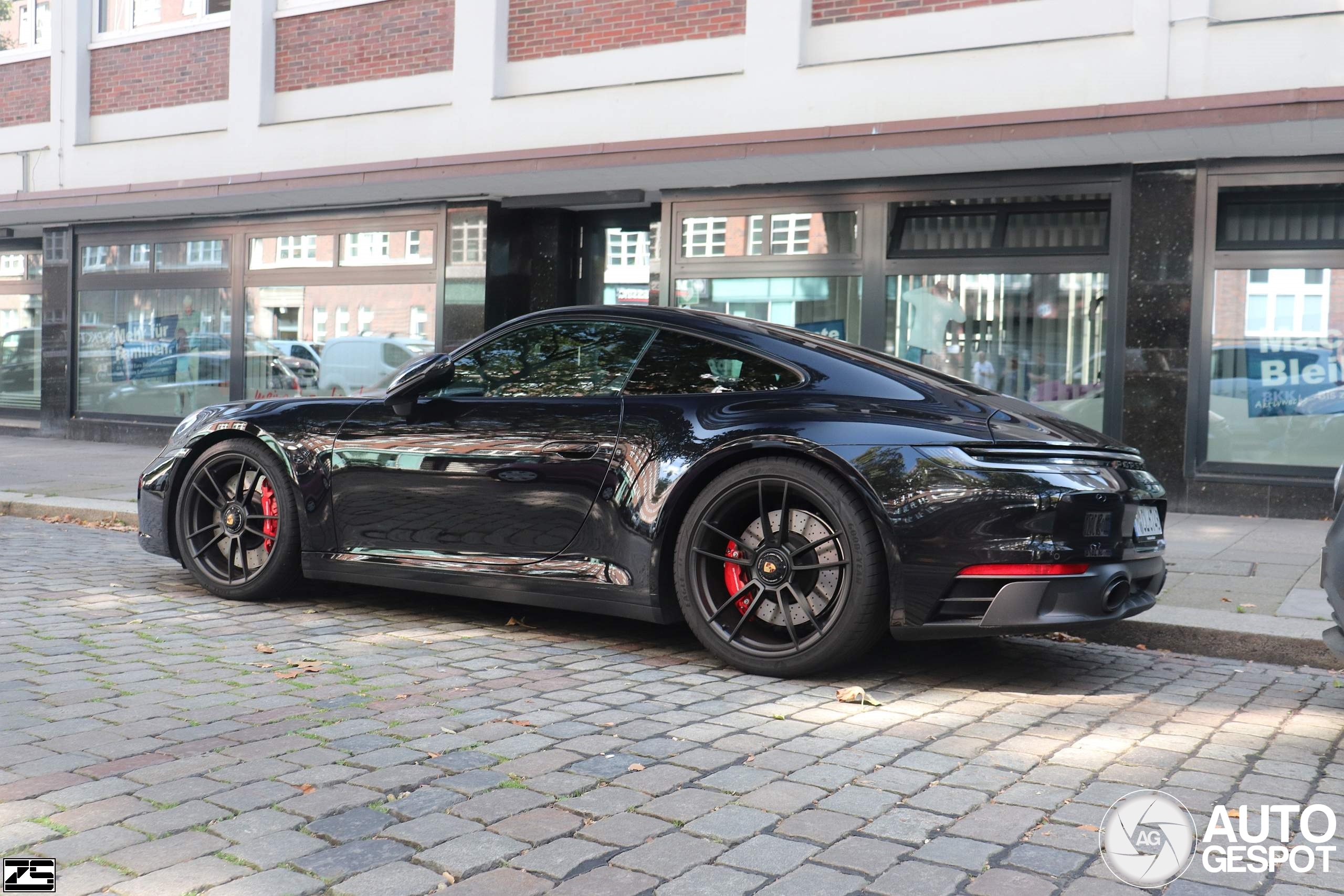 Porsche 992 Carrera 4 GTS