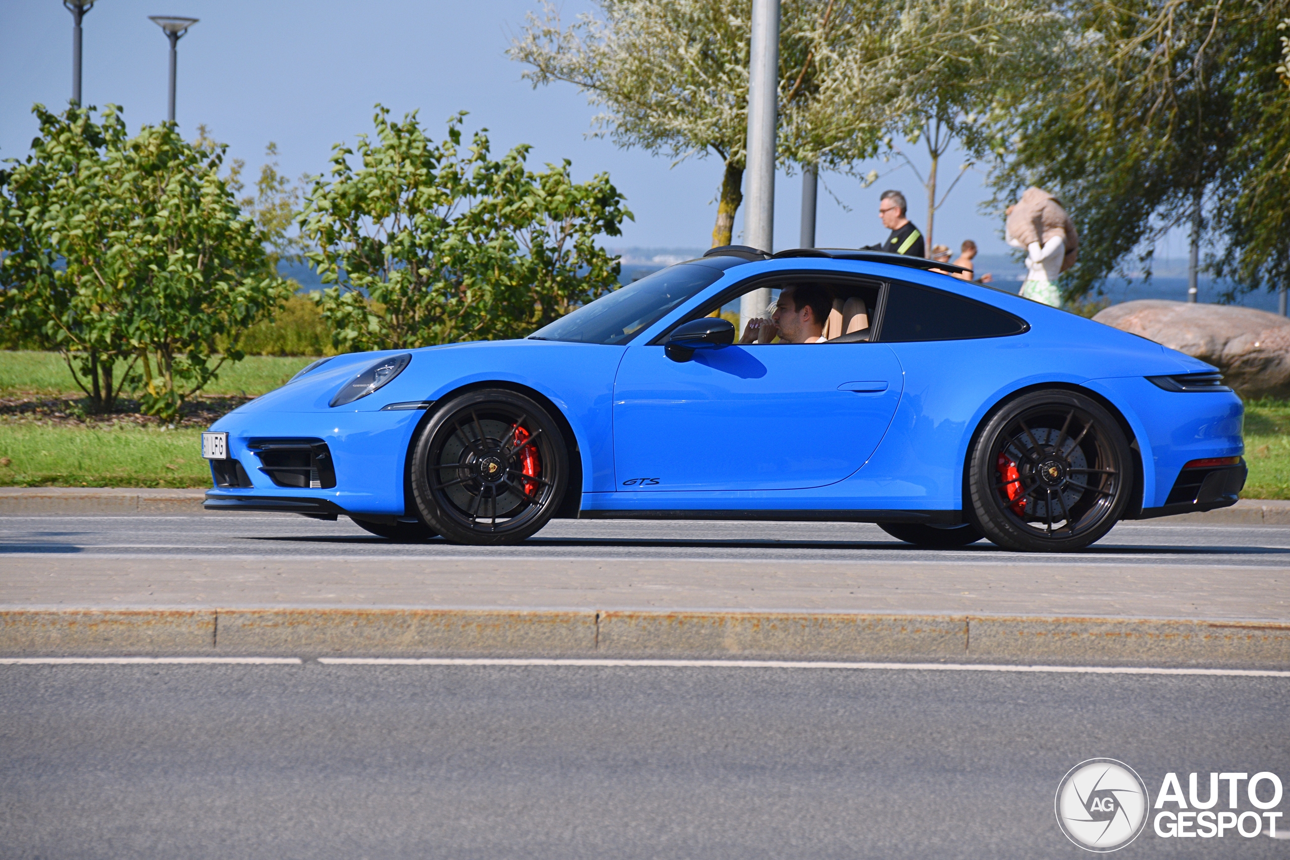 Porsche 992 Carrera 4 GTS