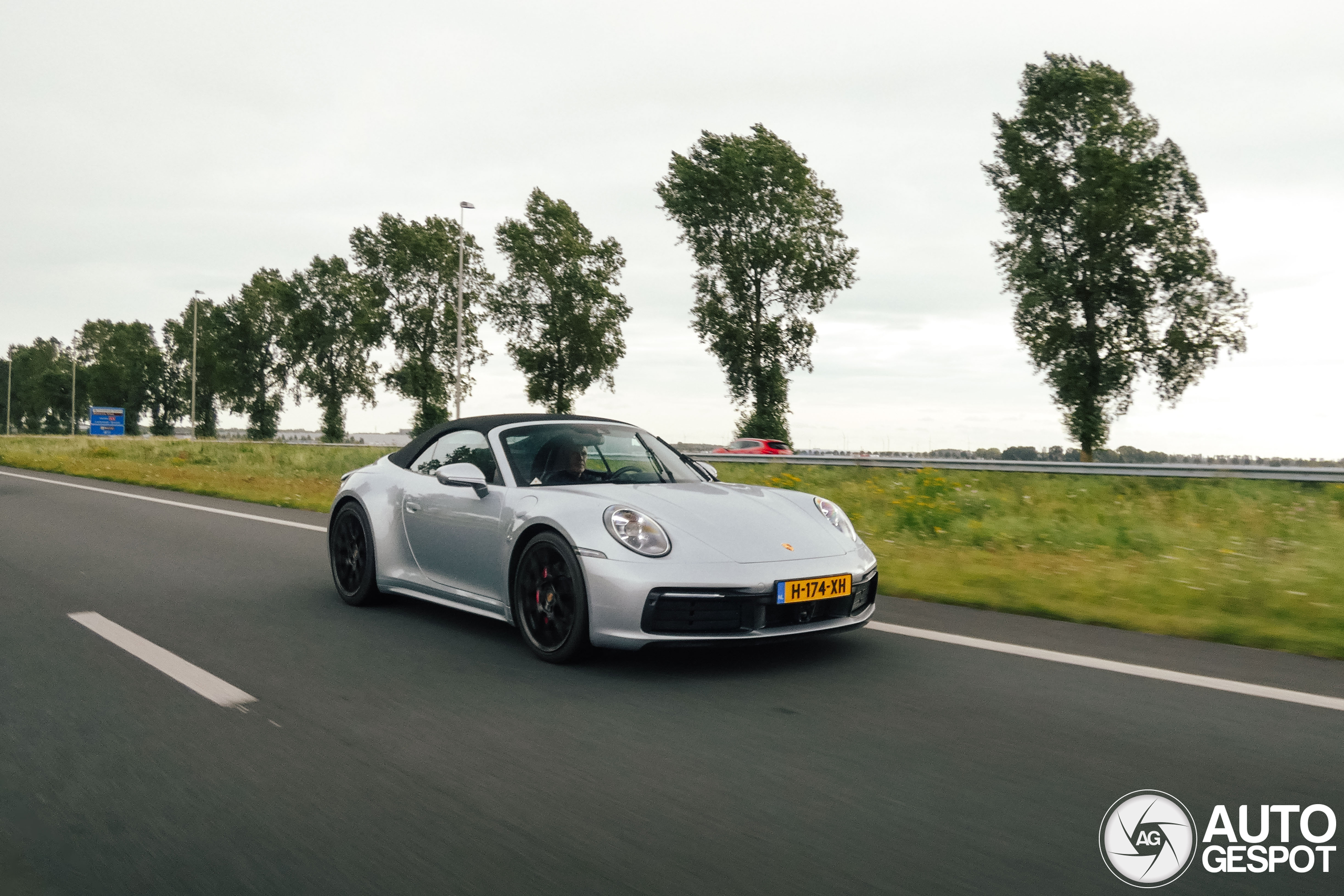 Porsche 992 Carrera 4S Cabriolet