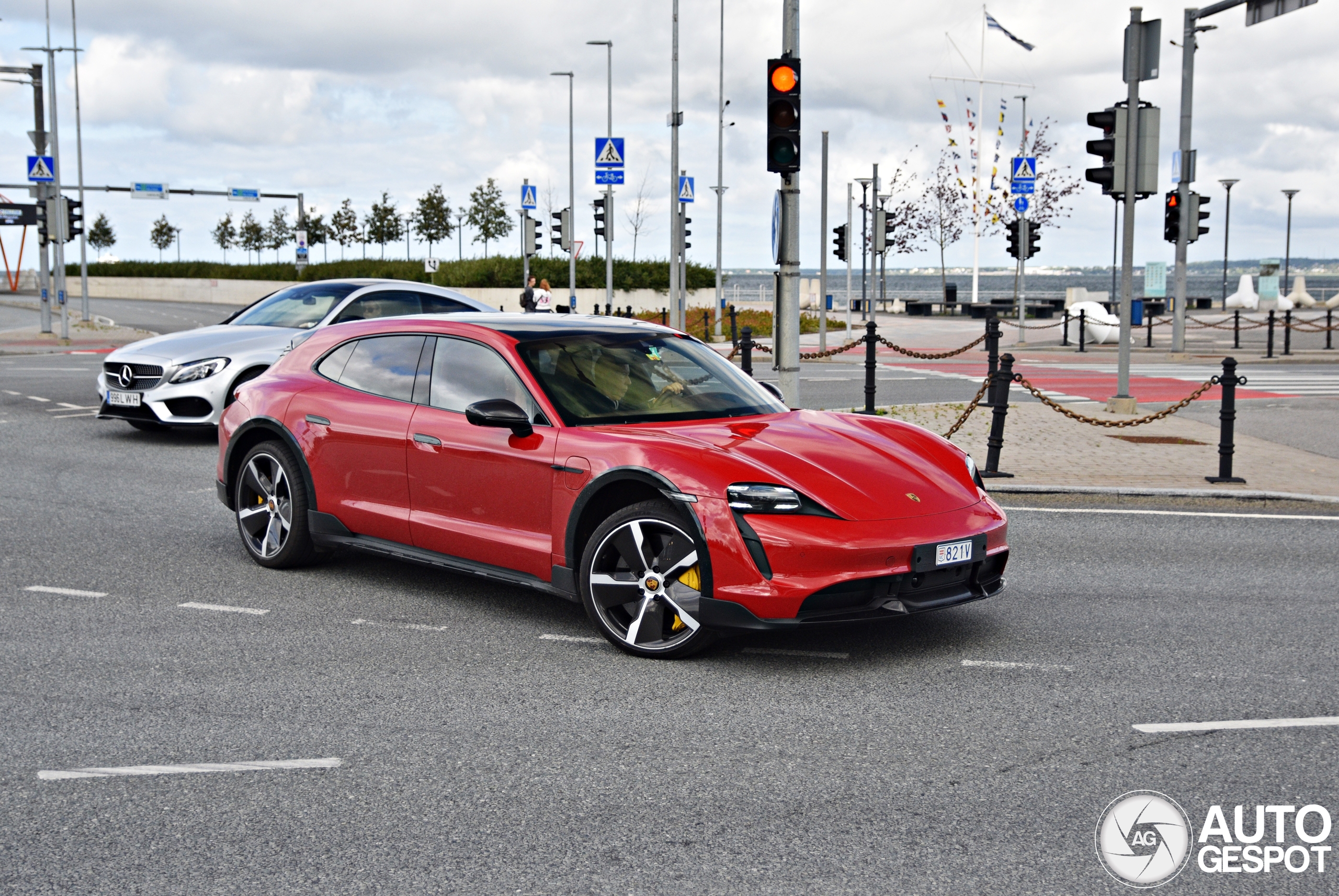 Porsche Taycan Turbo S Cross Turismo