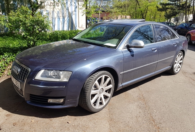 Audi S8 D3