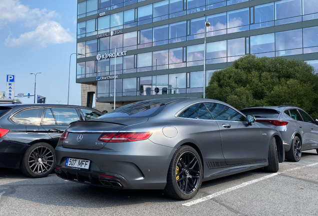 Mercedes-AMG S 63 Coupé C217 2018 Yellow Night Edition