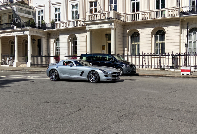 Mercedes-Benz SLS AMG