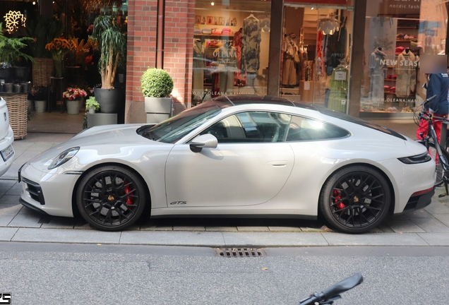 Porsche 992 Carrera 4 GTS