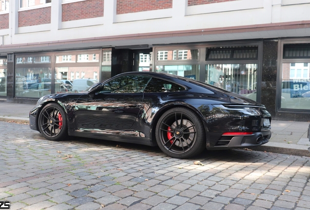 Porsche 992 Carrera 4 GTS