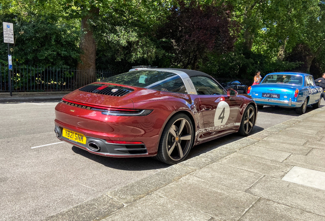 Porsche 992 Targa 4S Heritage Design Edition