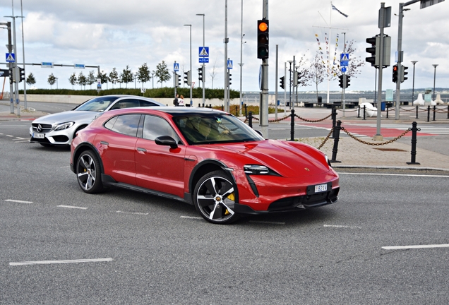 Porsche Taycan Turbo S Cross Turismo