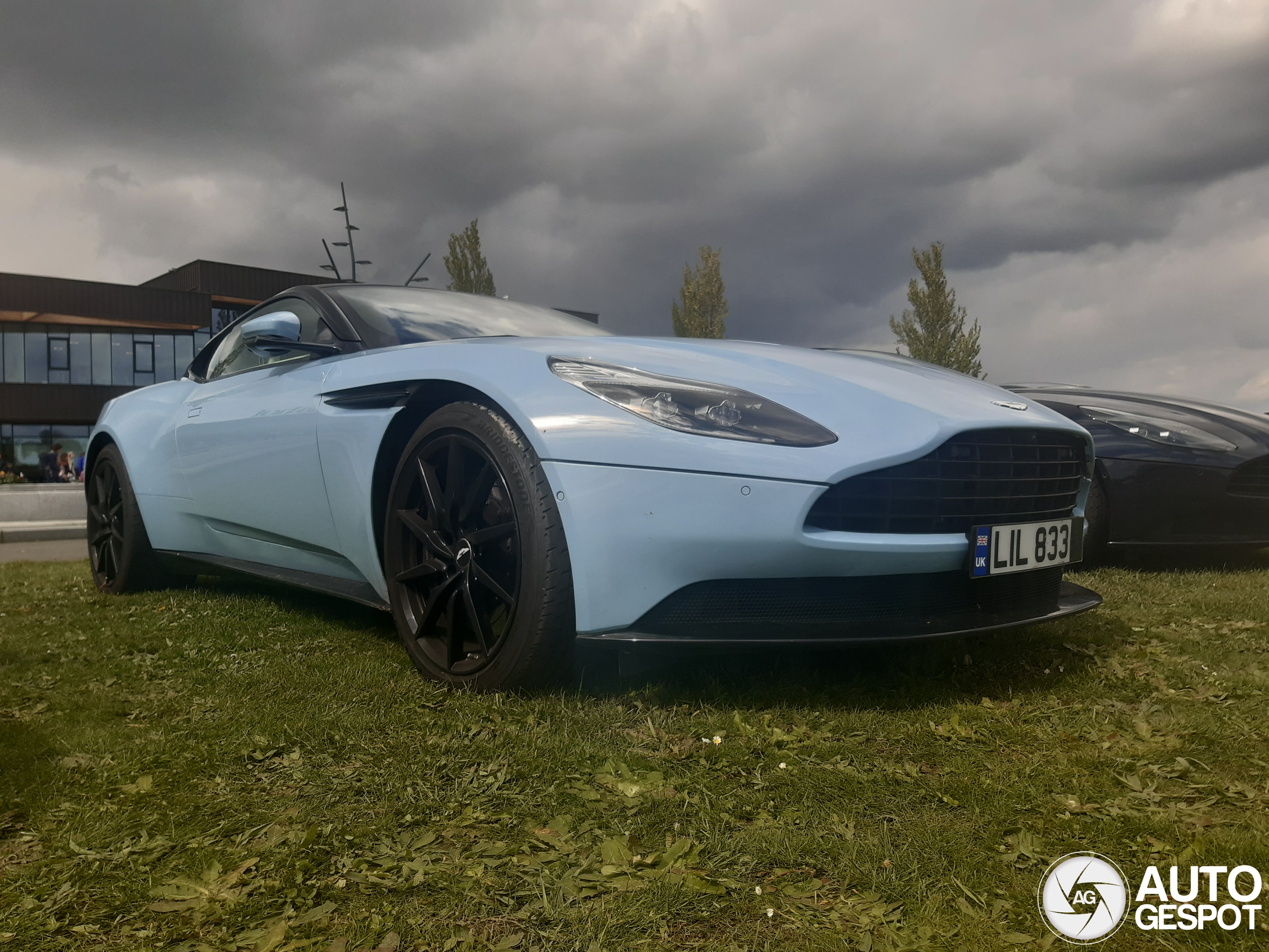 Aston Martin DB11