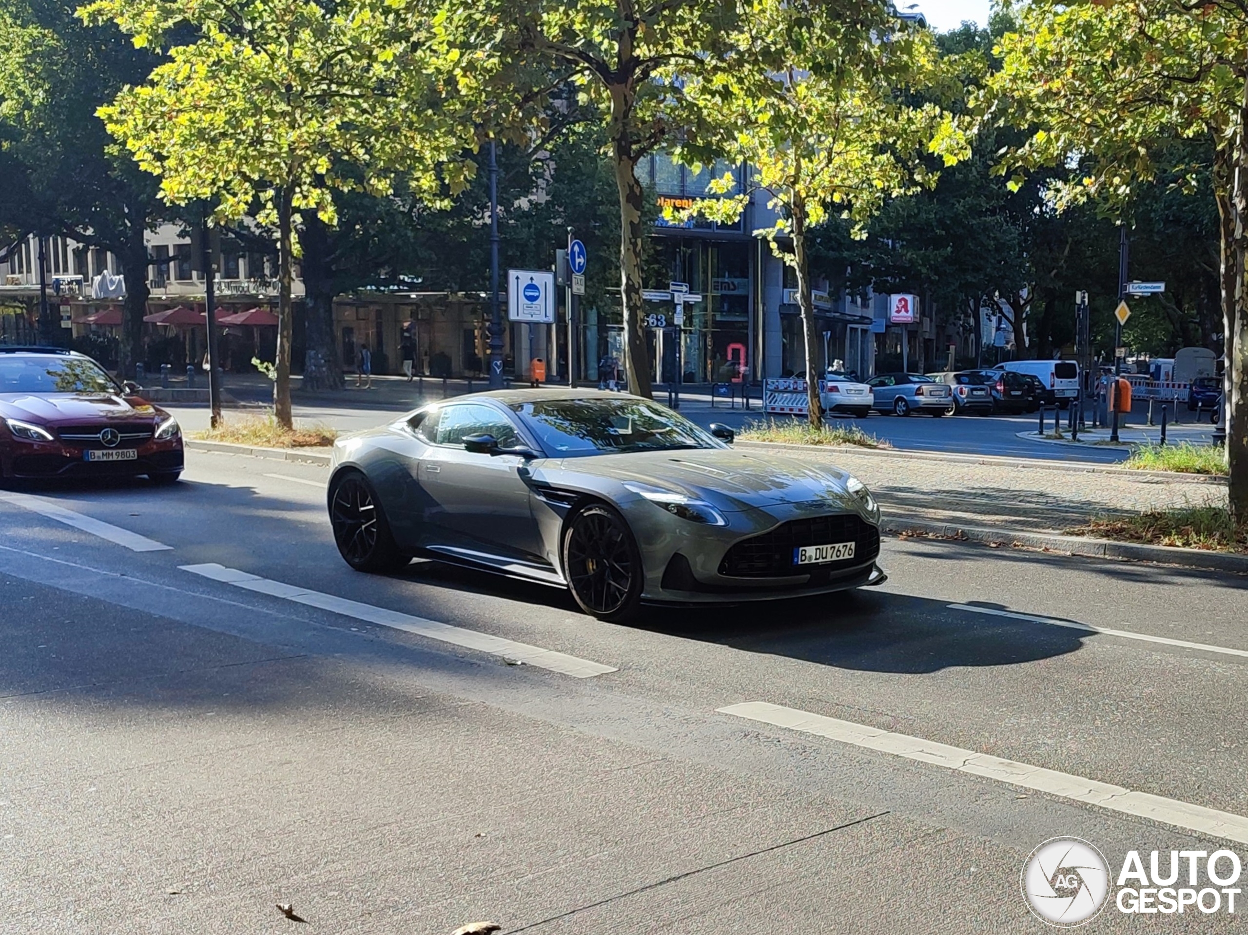 Aston Martin DB12