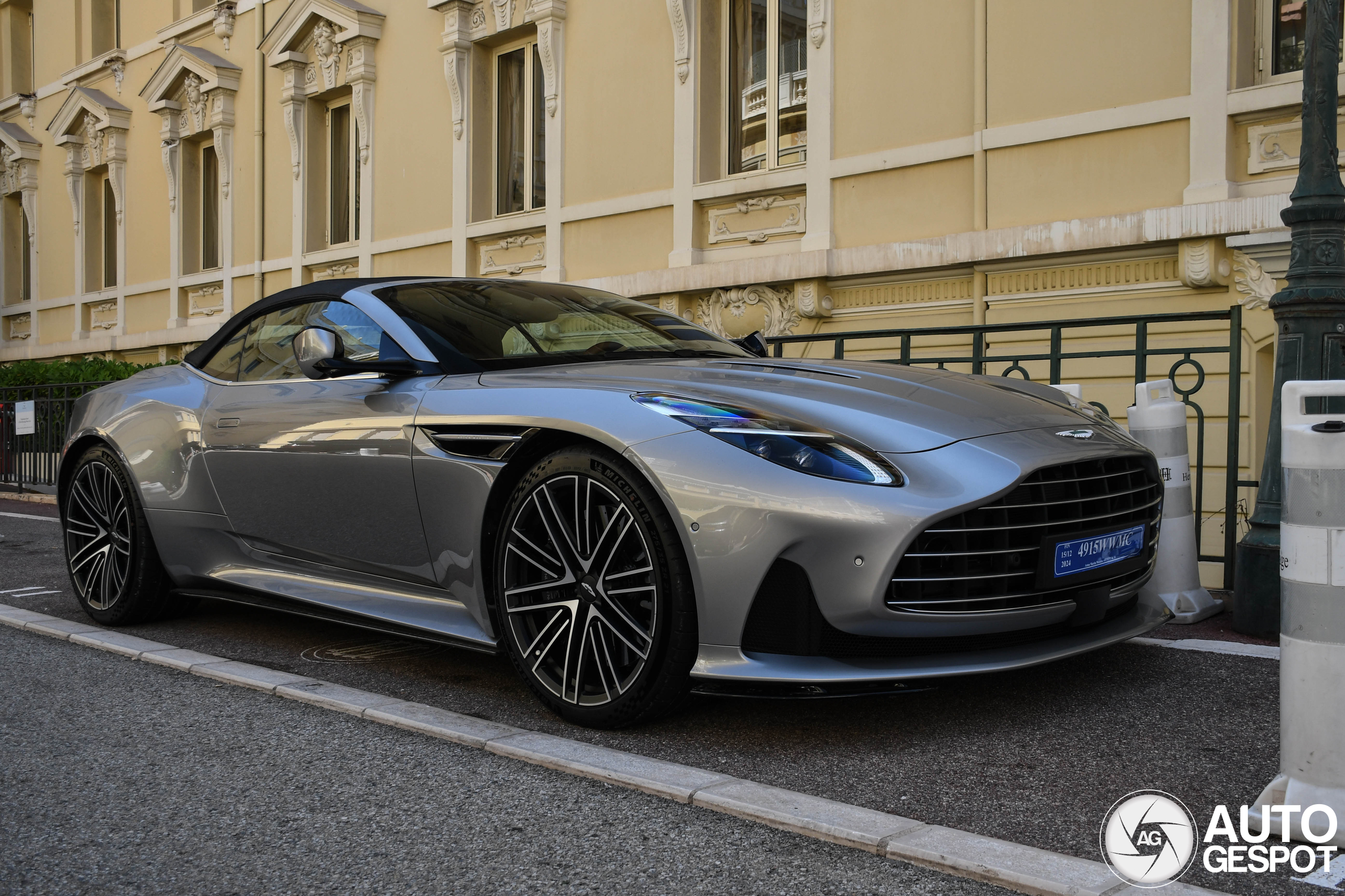 Aston Martin DB12 Volante