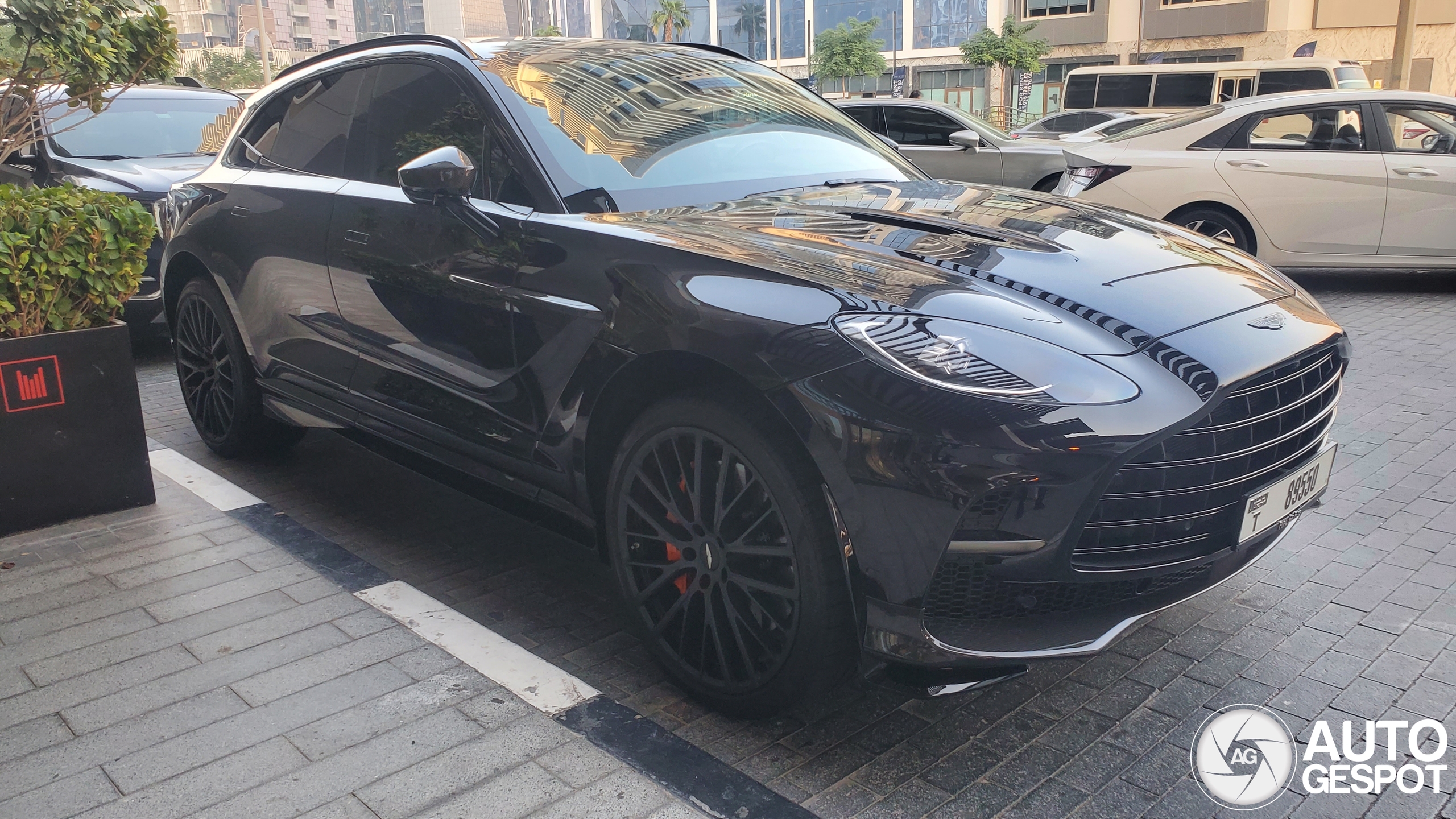 Aston Martin DBX707