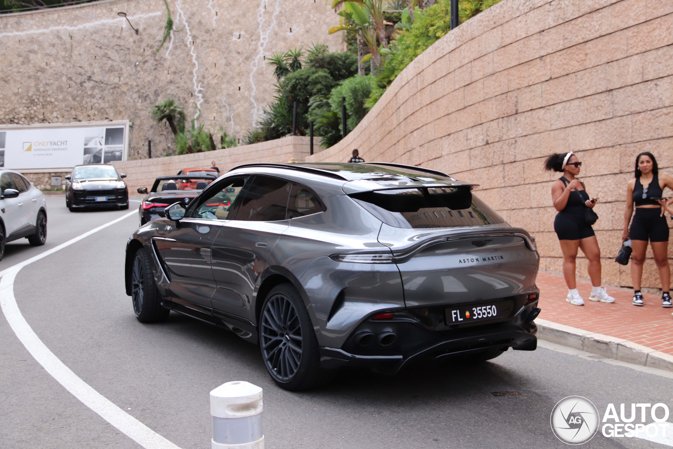 Aston Martin DBX707