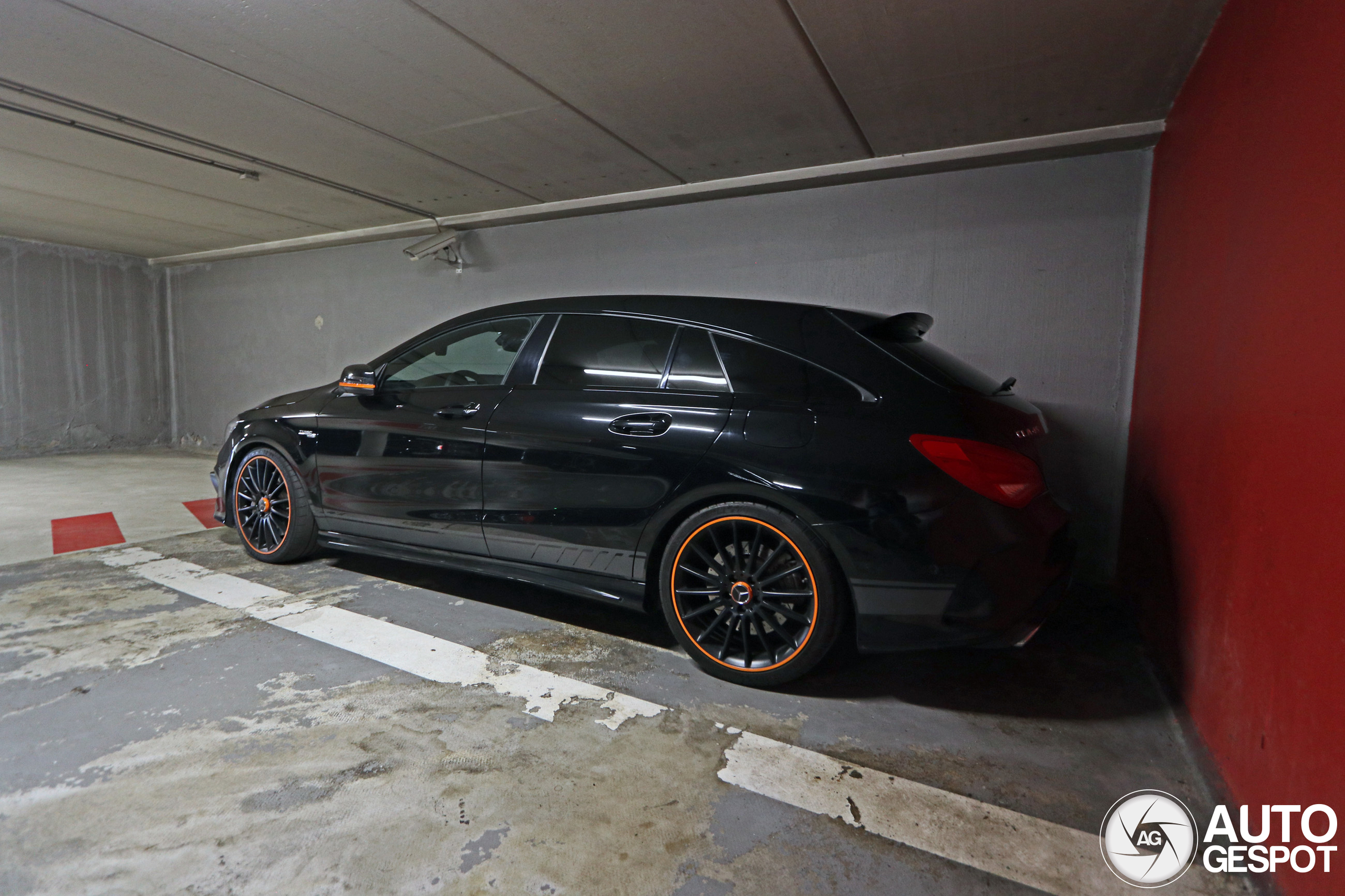 Mercedes-AMG CLA 45 Shooting Brake OrangeArt Edition