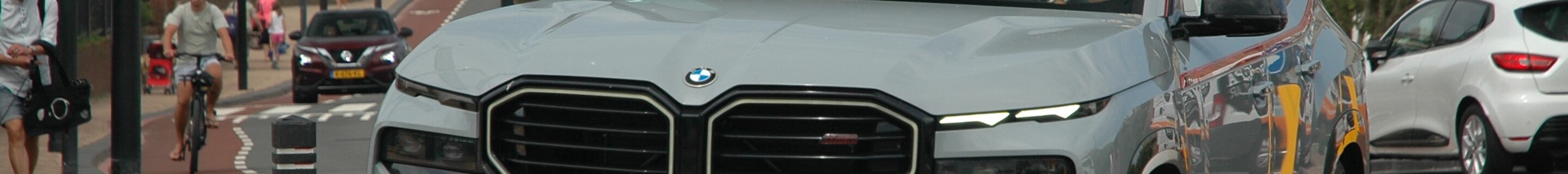 BMW XM G09 Label Red