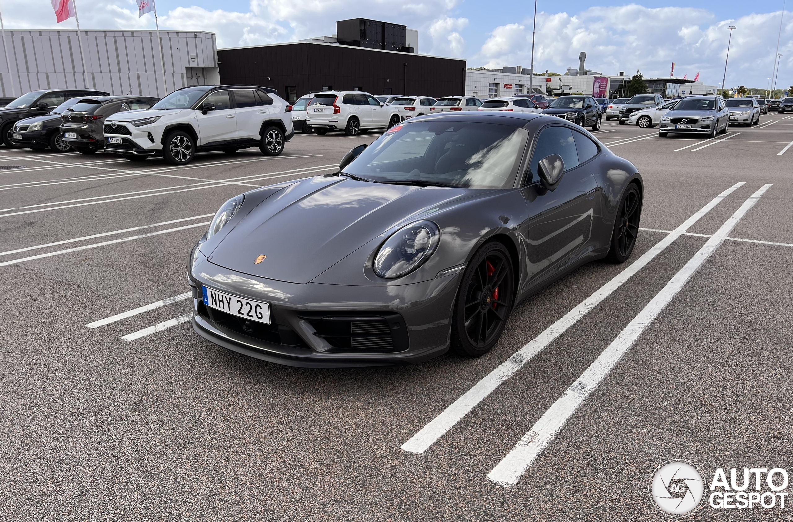 Porsche 992 Carrera 4 GTS