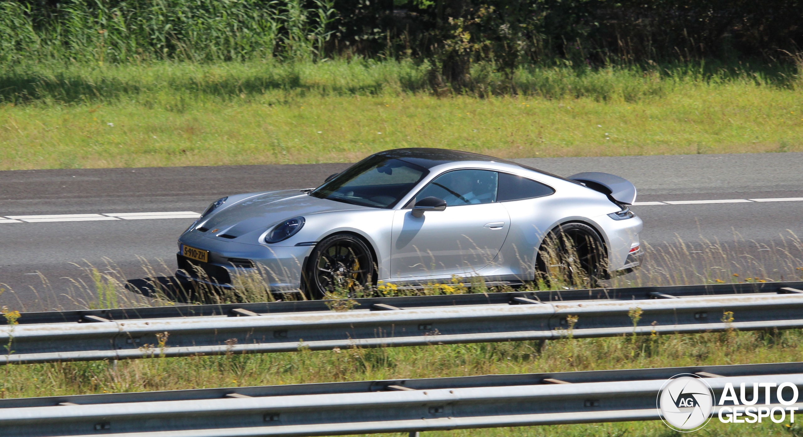 Porsche 992 GT3 Touring