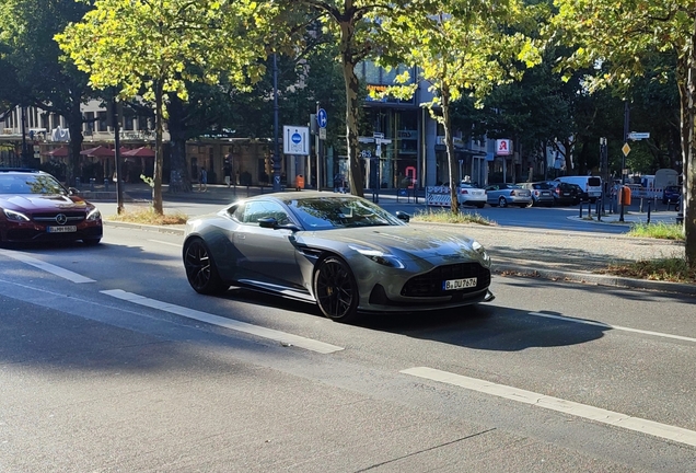 Aston Martin DB12