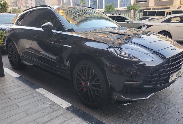 Aston Martin DBX707