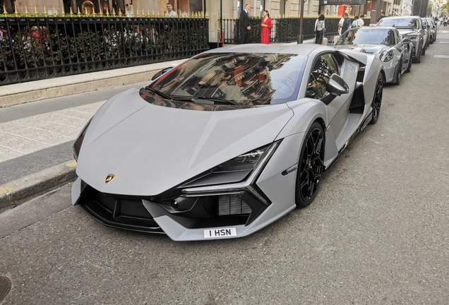 Lamborghini Revuelto