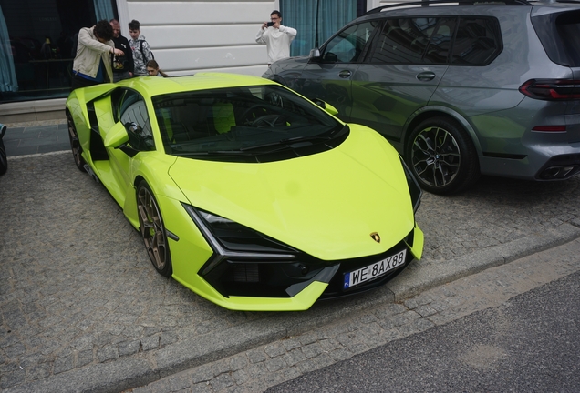 Lamborghini Revuelto