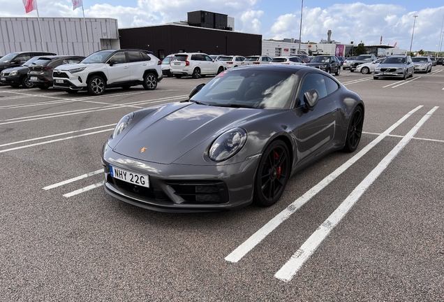 Porsche 992 Carrera 4 GTS