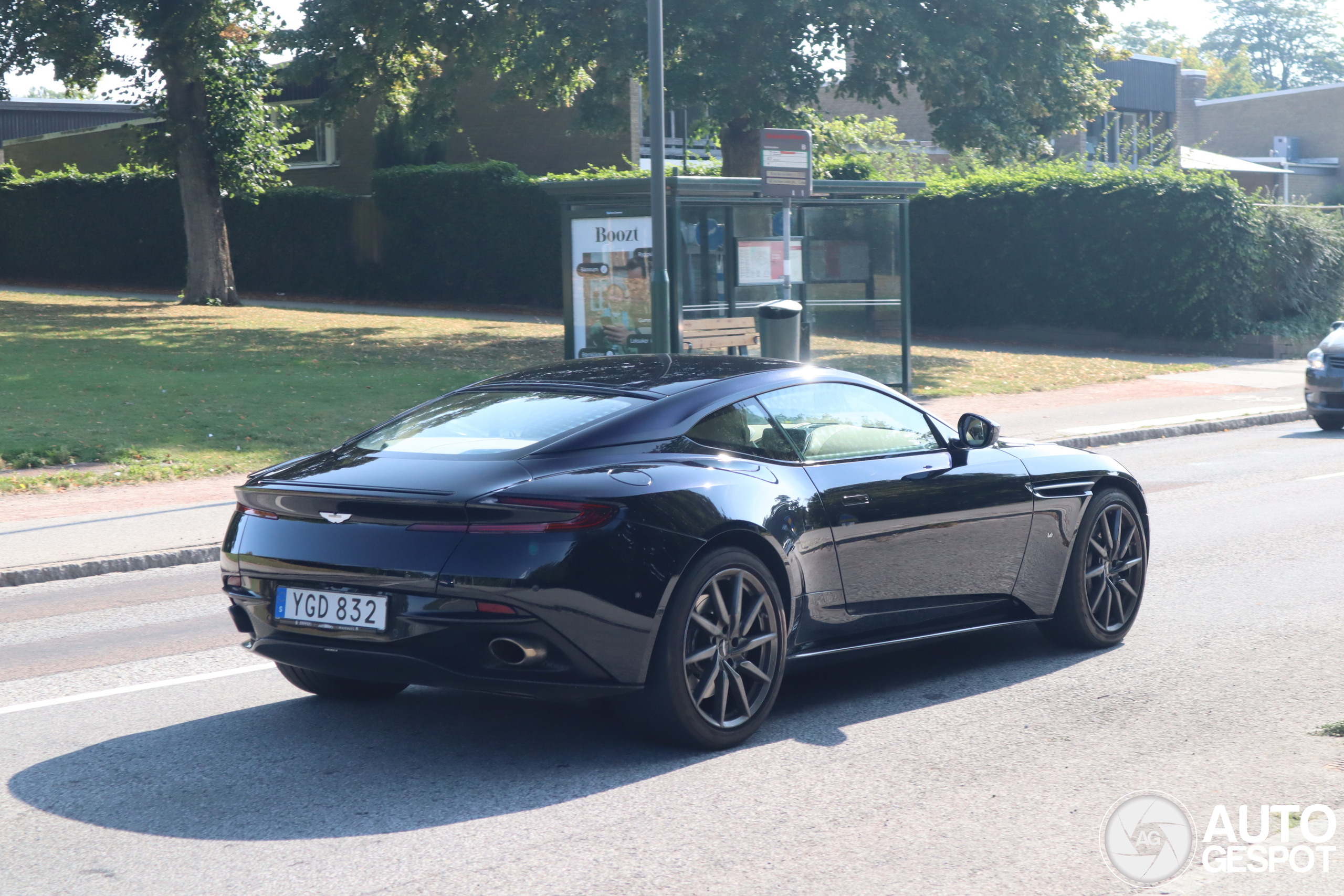 Aston Martin DB11