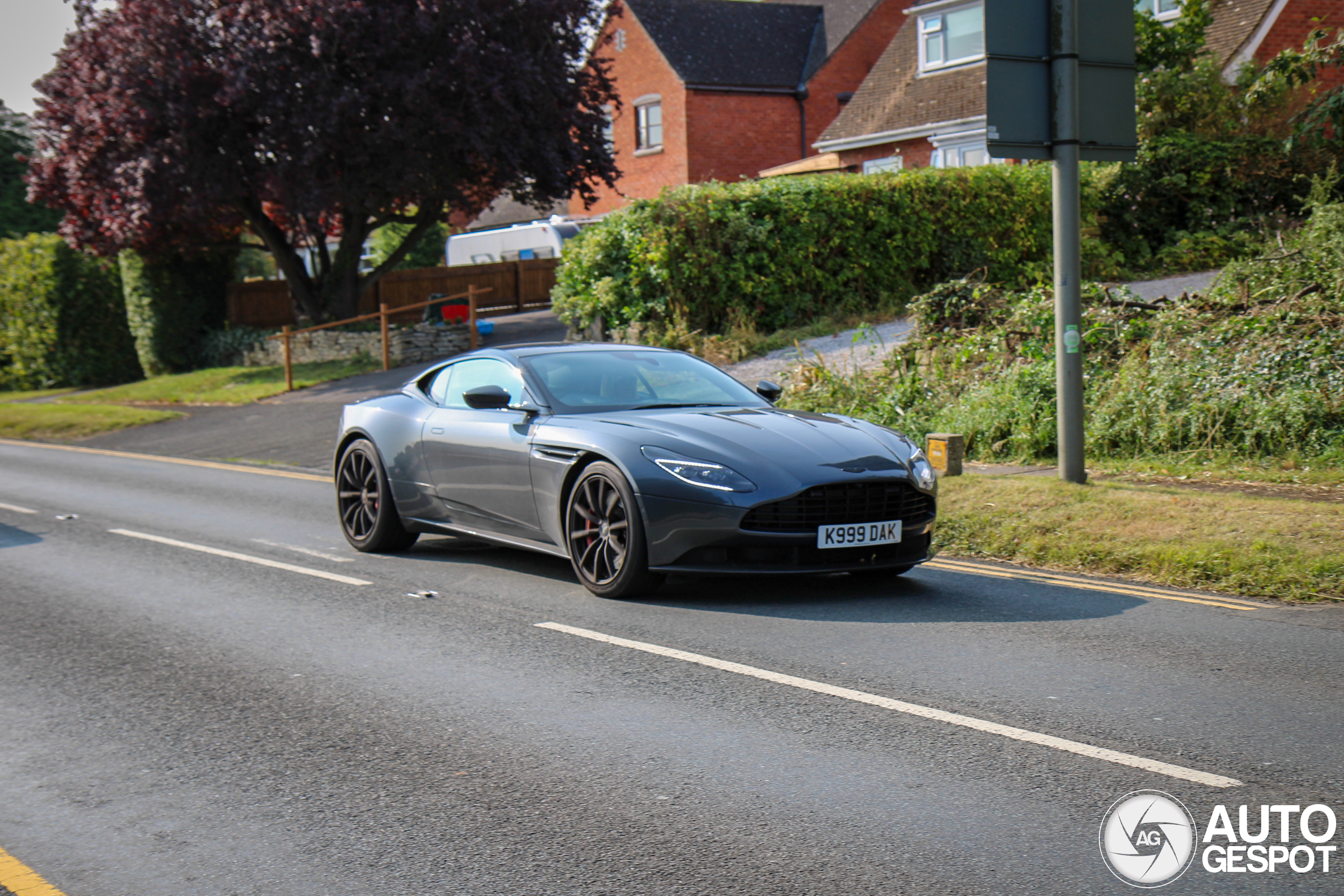 Aston Martin DB11