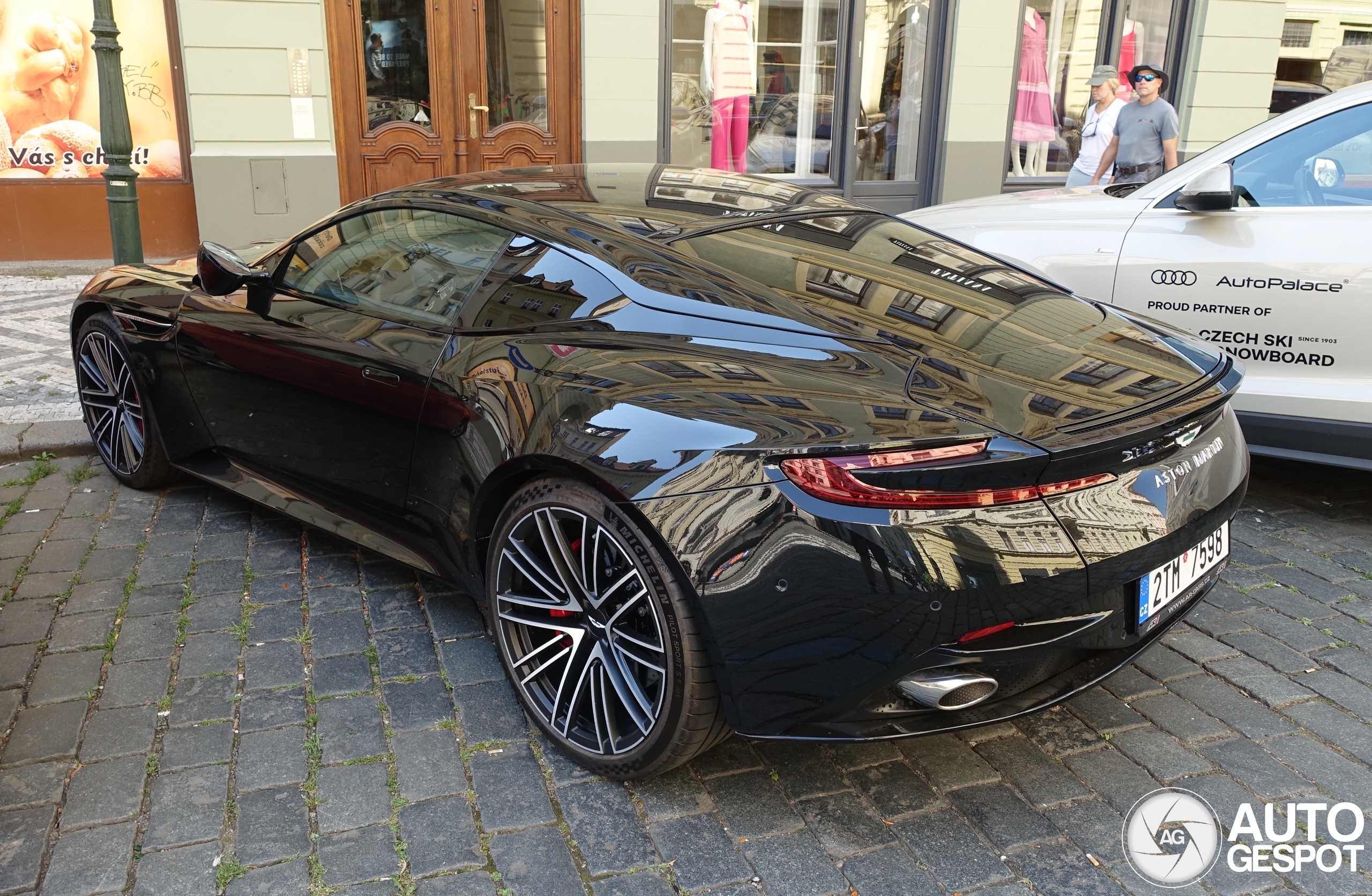 Aston Martin DB12