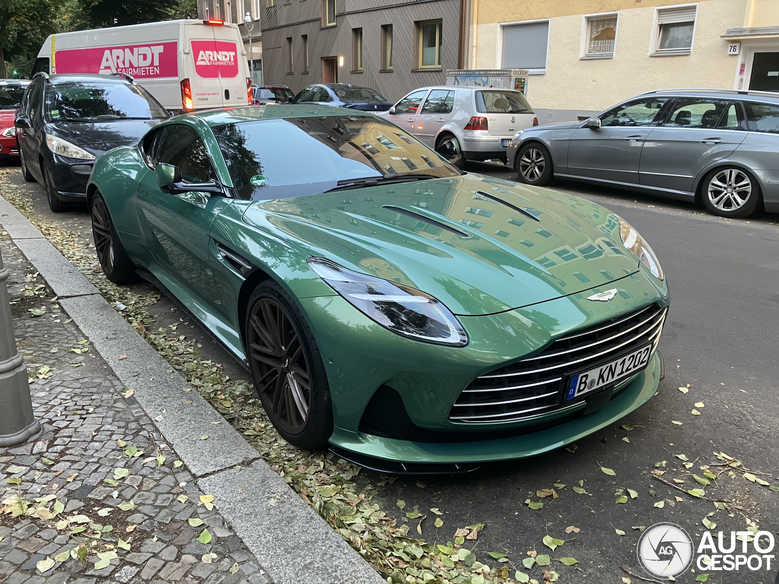 Aston Martin DB12