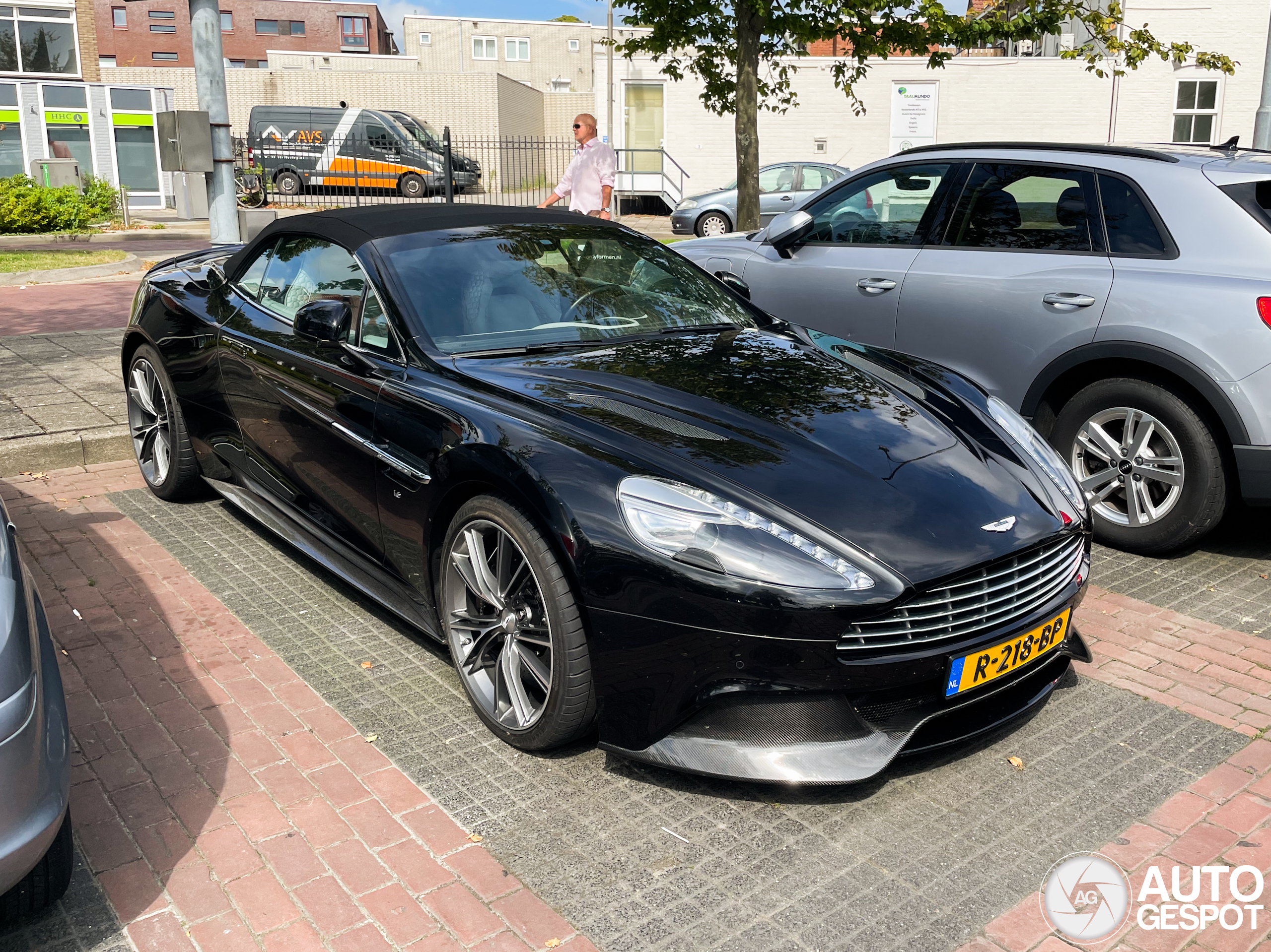 Aston Martin Vanquish Volante