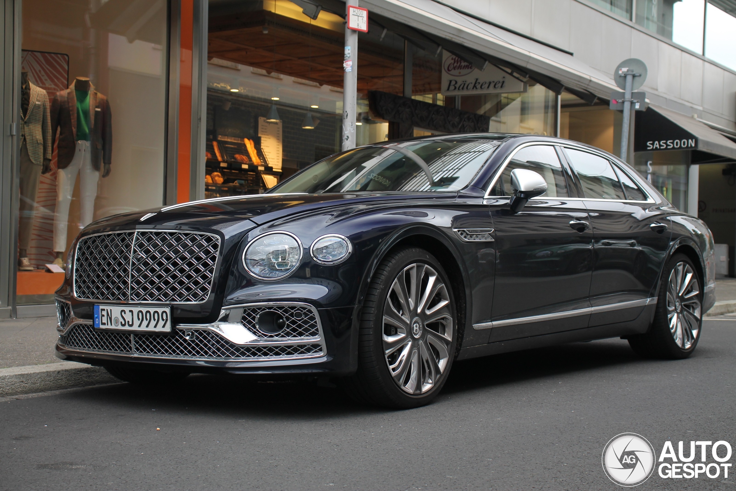 Bentley Flying Spur Hybrid Mulliner