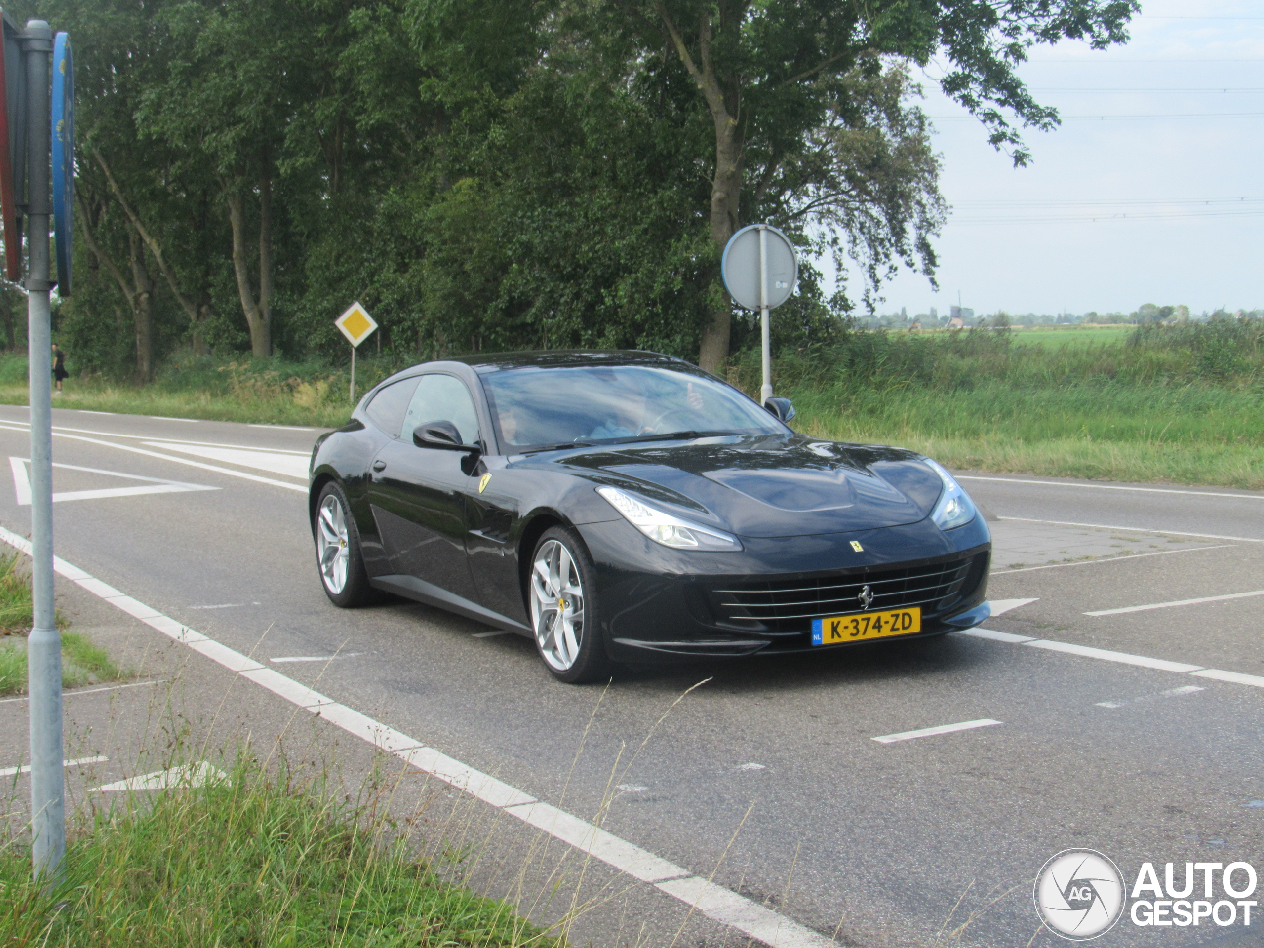 Ferrari GTC4Lusso T