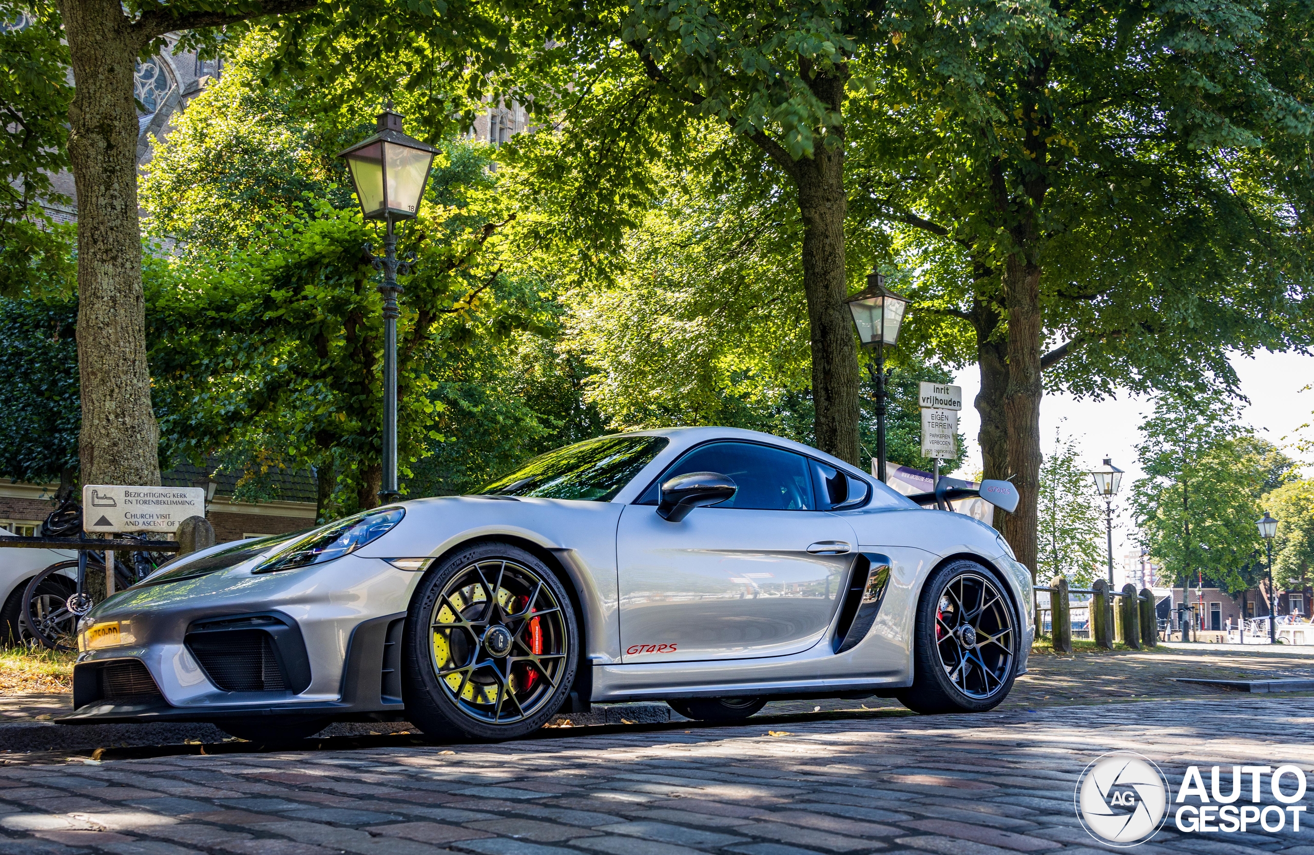 Porsche 718 Cayman GT4 RS Weissach Package