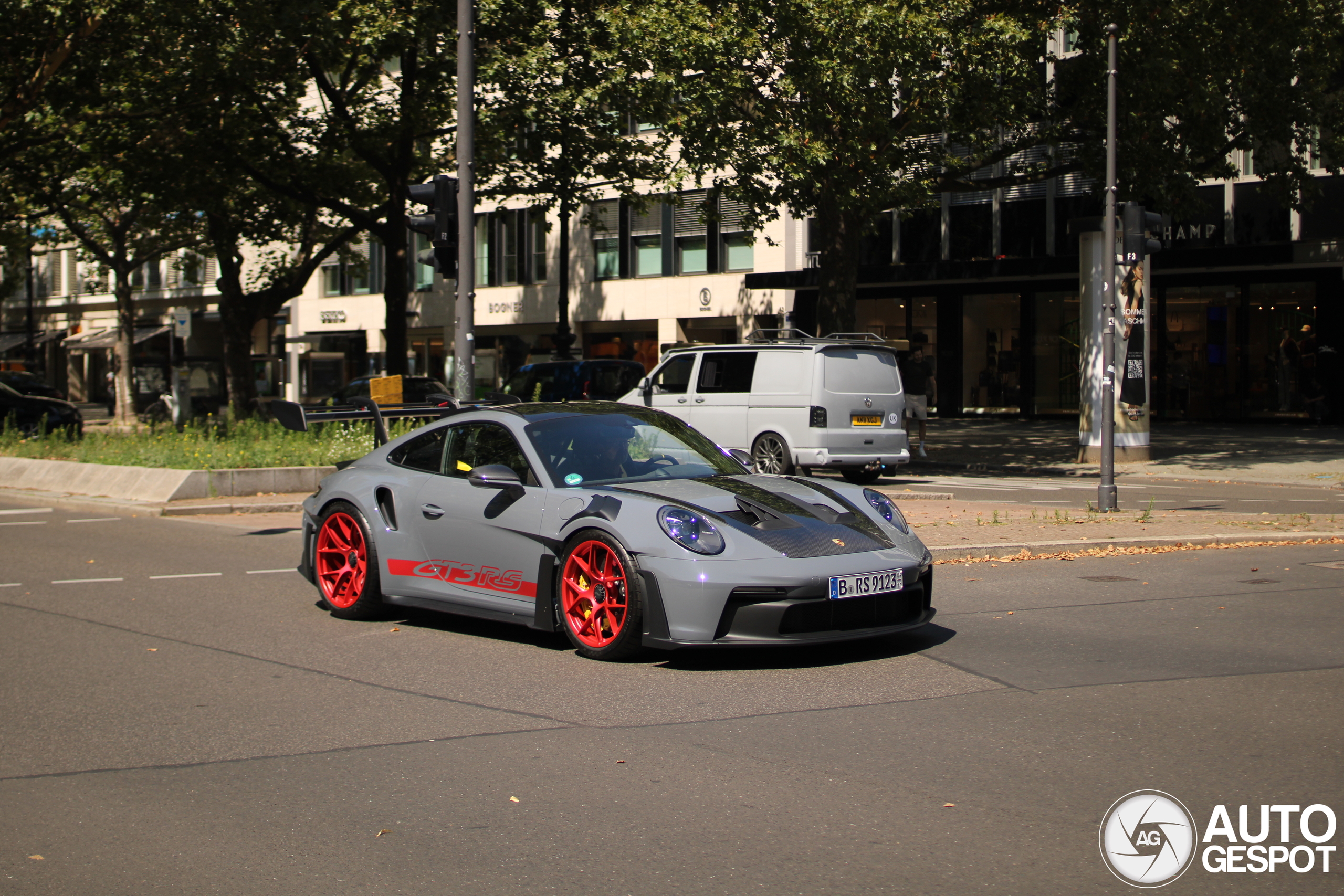 Porsche 992 GT3 RS Weissach Package