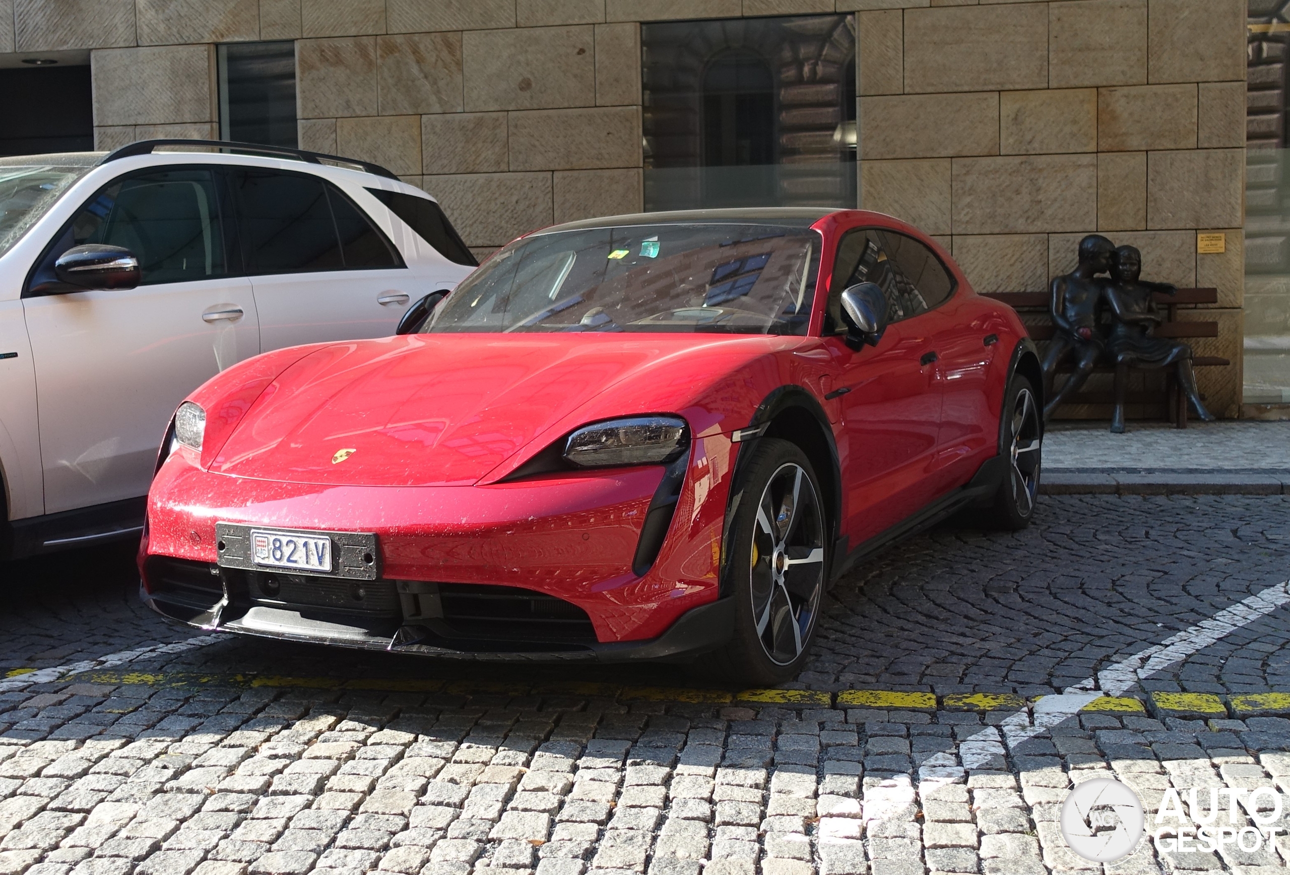 Porsche Taycan Turbo S Cross Turismo