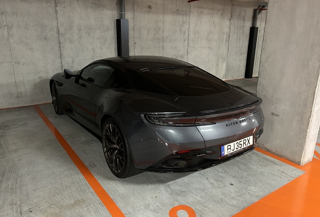 Aston Martin DB12