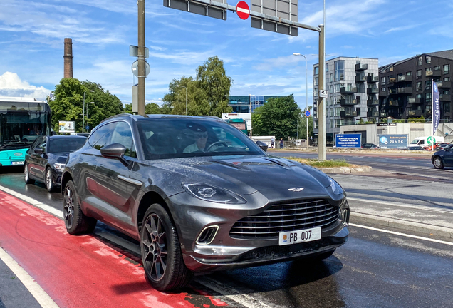 Aston Martin DBX